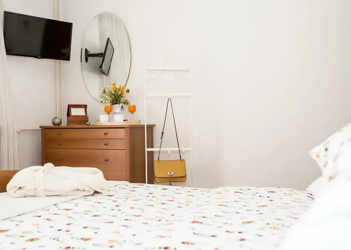 Spacious Apartment Near The Old Town